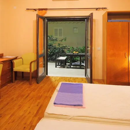 公寓 Magda- Comfort With Patio And Garden View 1 察夫塔特