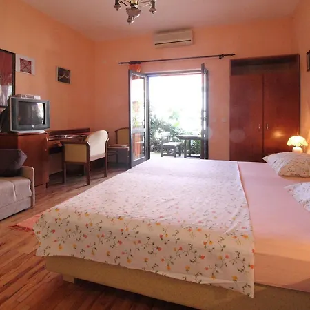 Magda- Comfort With Patio And Garden View 1