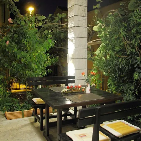 Magda- Comfort With Patio And Garden View 1 Cavtat