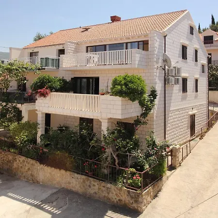 Magda- Comfort With Patio And Garden View 1 Apartamento Cavtat