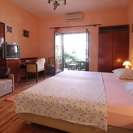 Apartment Magda- Comfort With Patio And Garden View 1 *