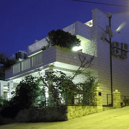 Magda- Comfort With Patio And Garden View 1 *