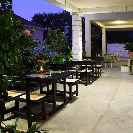 Apartment Magda- Comfort With Patio And Garden View 1 *