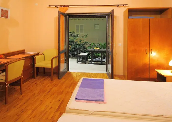 Апартаменты Magda- Comfort With Patio And Garden View 1 Цавтат