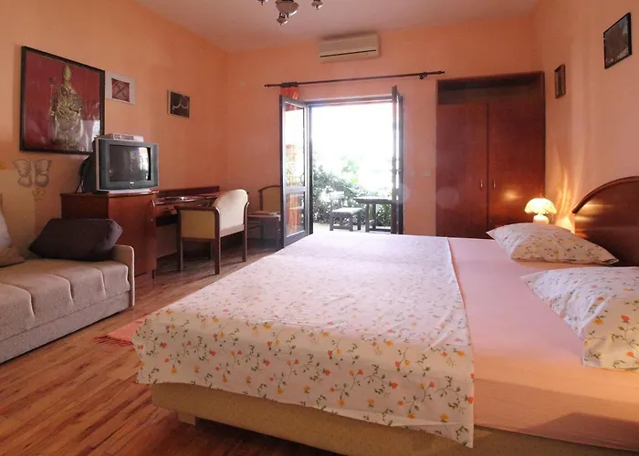 Magda- Comfort With Patio And Garden View 1