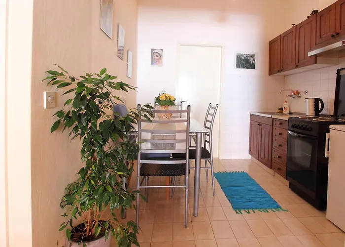 Апартаменты Magda- Comfort With Patio And Garden View 1