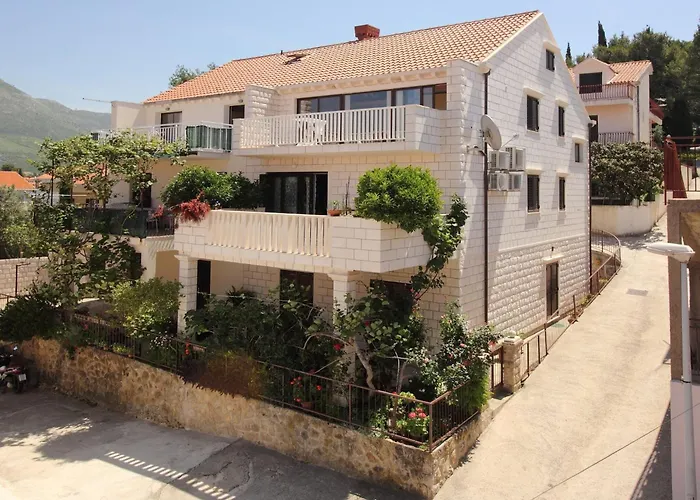 Magda- Comfort With Patio And Garden View 1 Апартаменты Цавтат